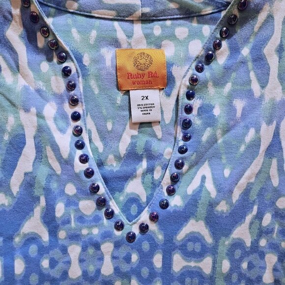 Ruby Rd Aqua/Green/White Geometric Embellished Notch Neck Top - 2X - Picture 3 of 8